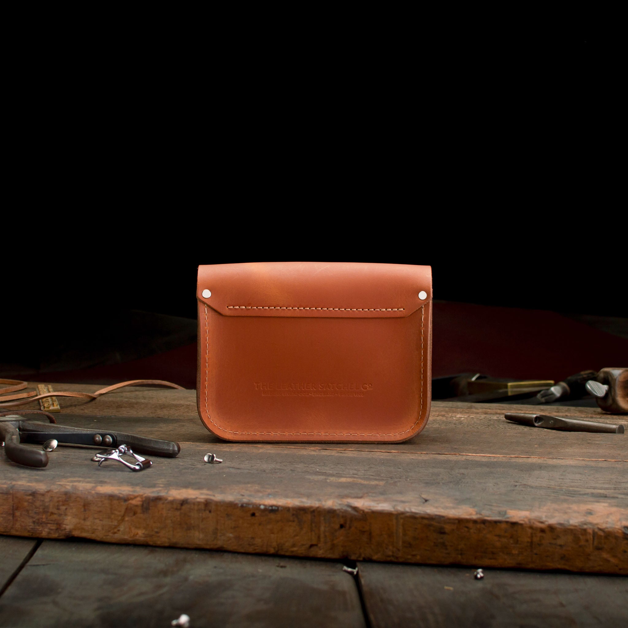 7-inch Hipster, Leather Crossbody, pre-loved and nearly perfect collection