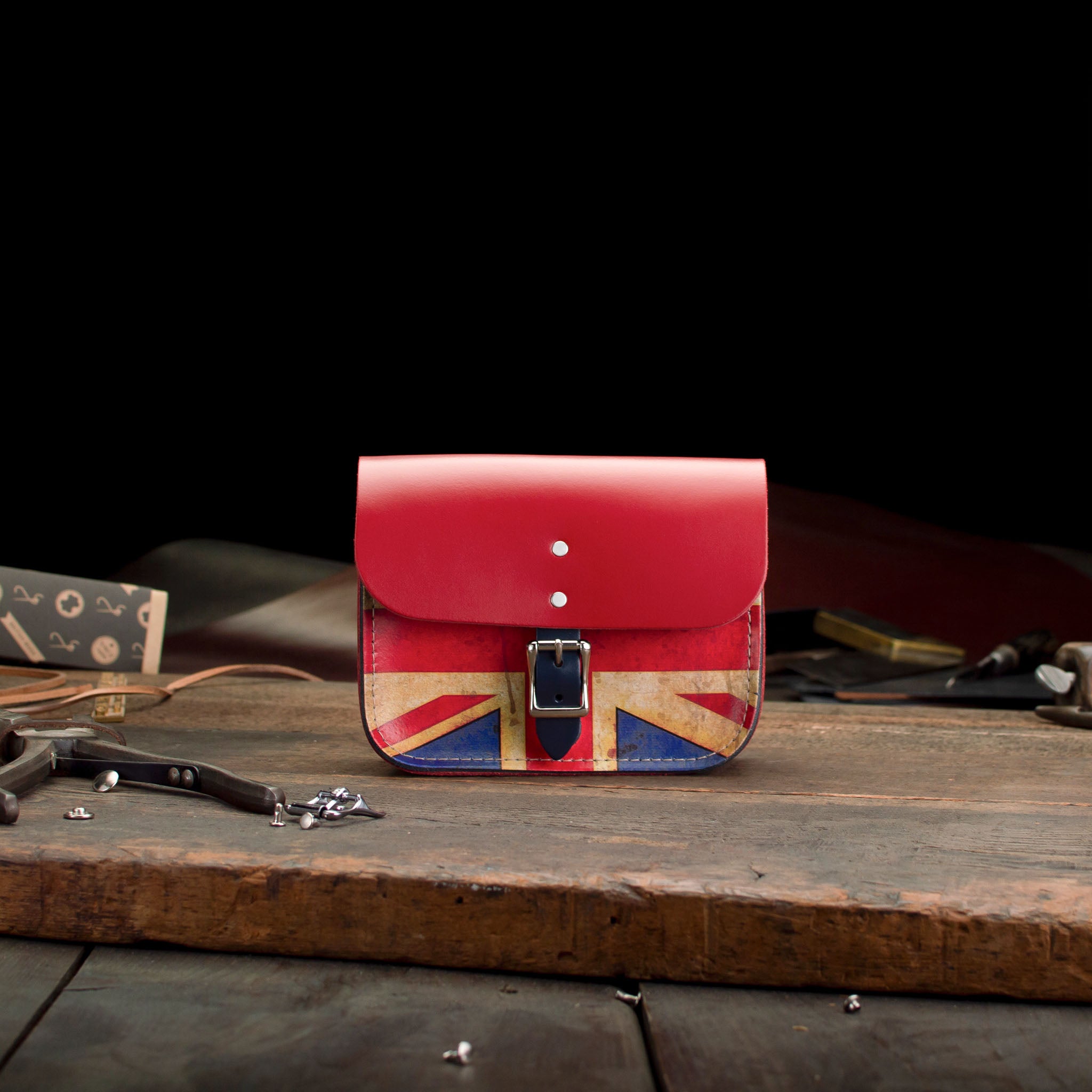 7-inch Hipster, Leather Crossbody, pre-loved and nearly perfect collection