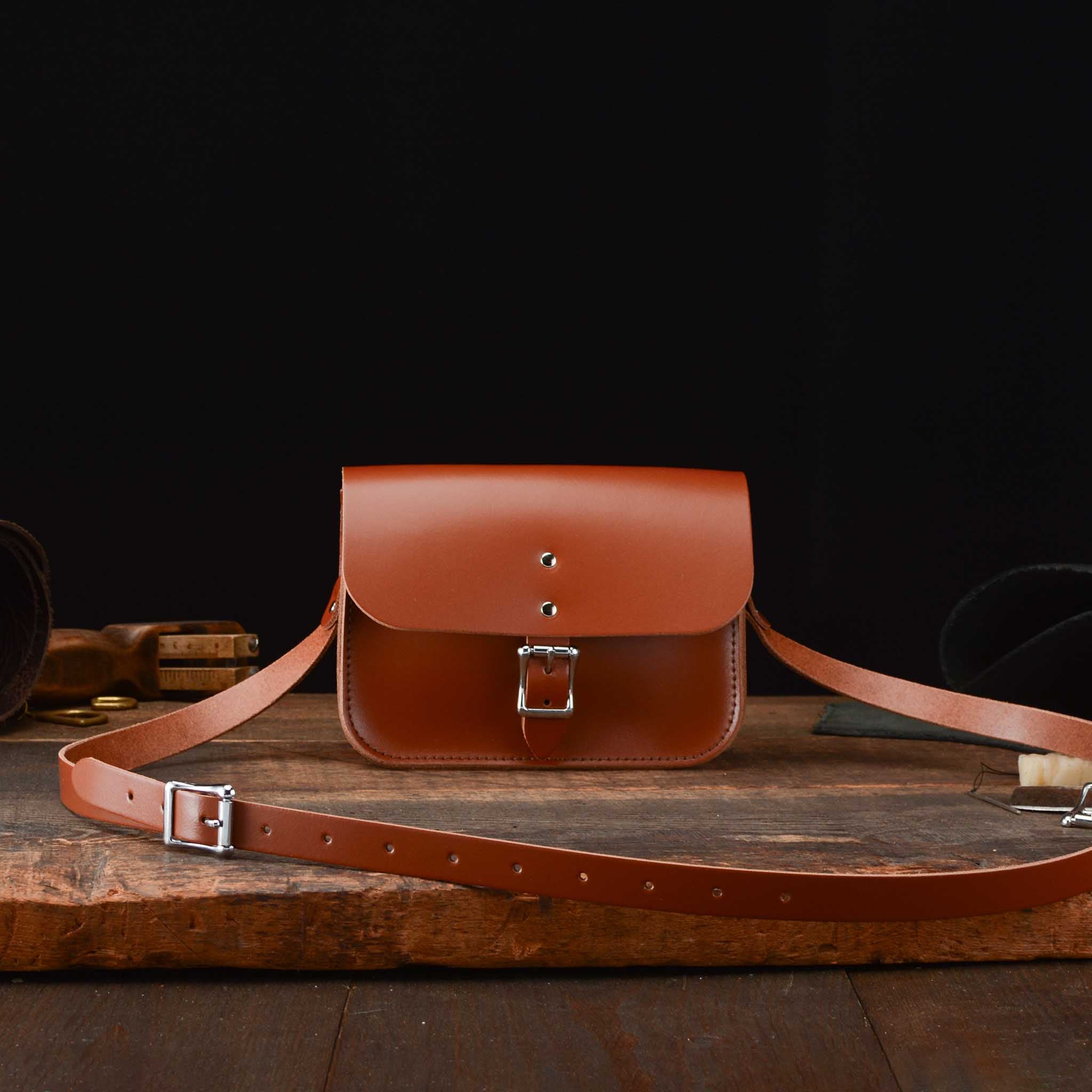 7-inch Hipster, Leather Crossbody, pre-loved and nearly perfect collection