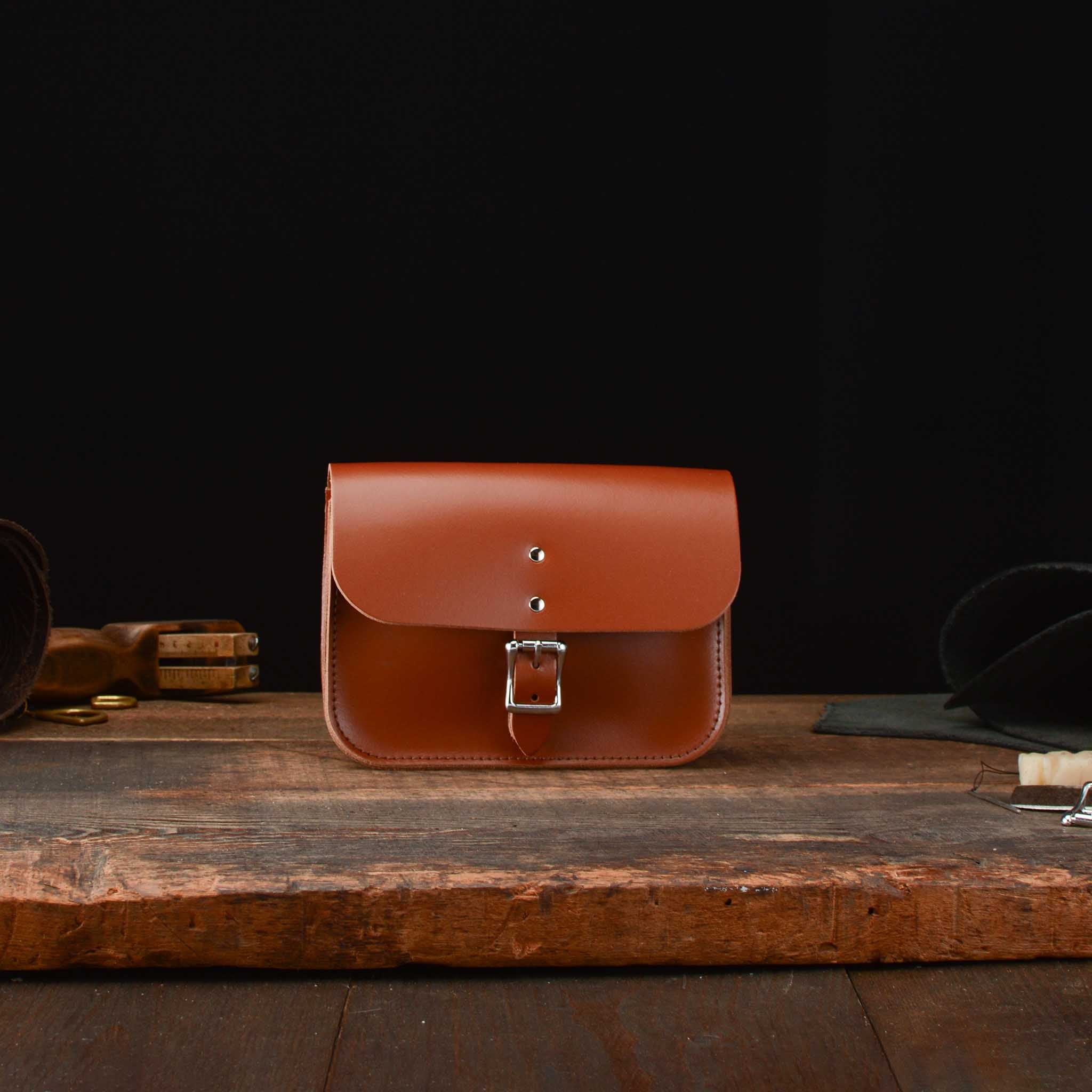 7-inch Hipster, Leather Crossbody, pre-loved and nearly perfect collection