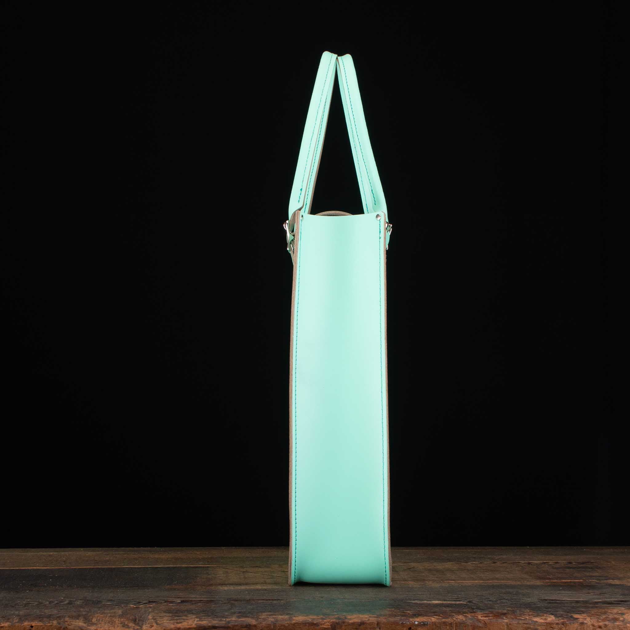 Portrait Tote in Fresh Mint