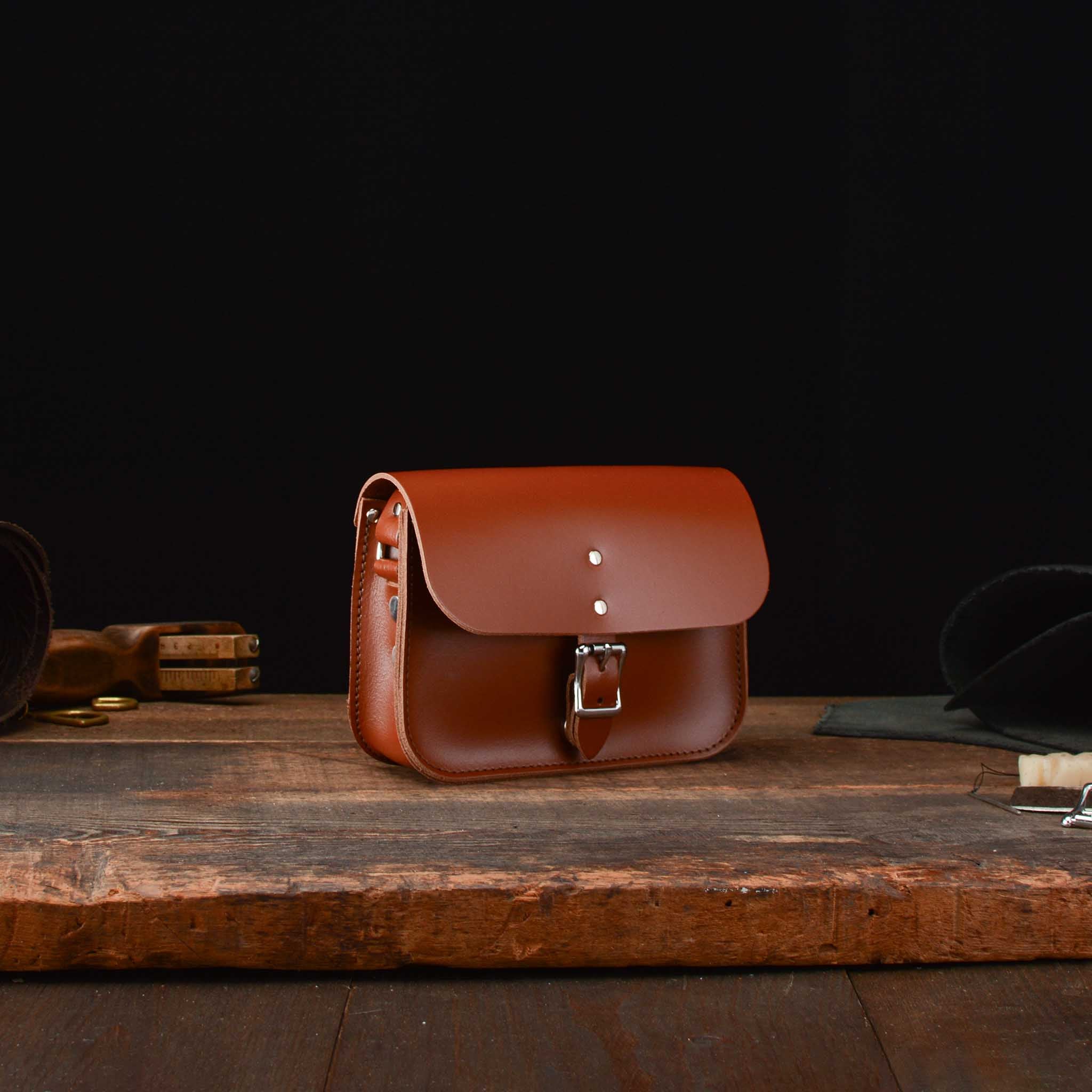 7-inch Hipster, Leather Crossbody, pre-loved and nearly perfect collection