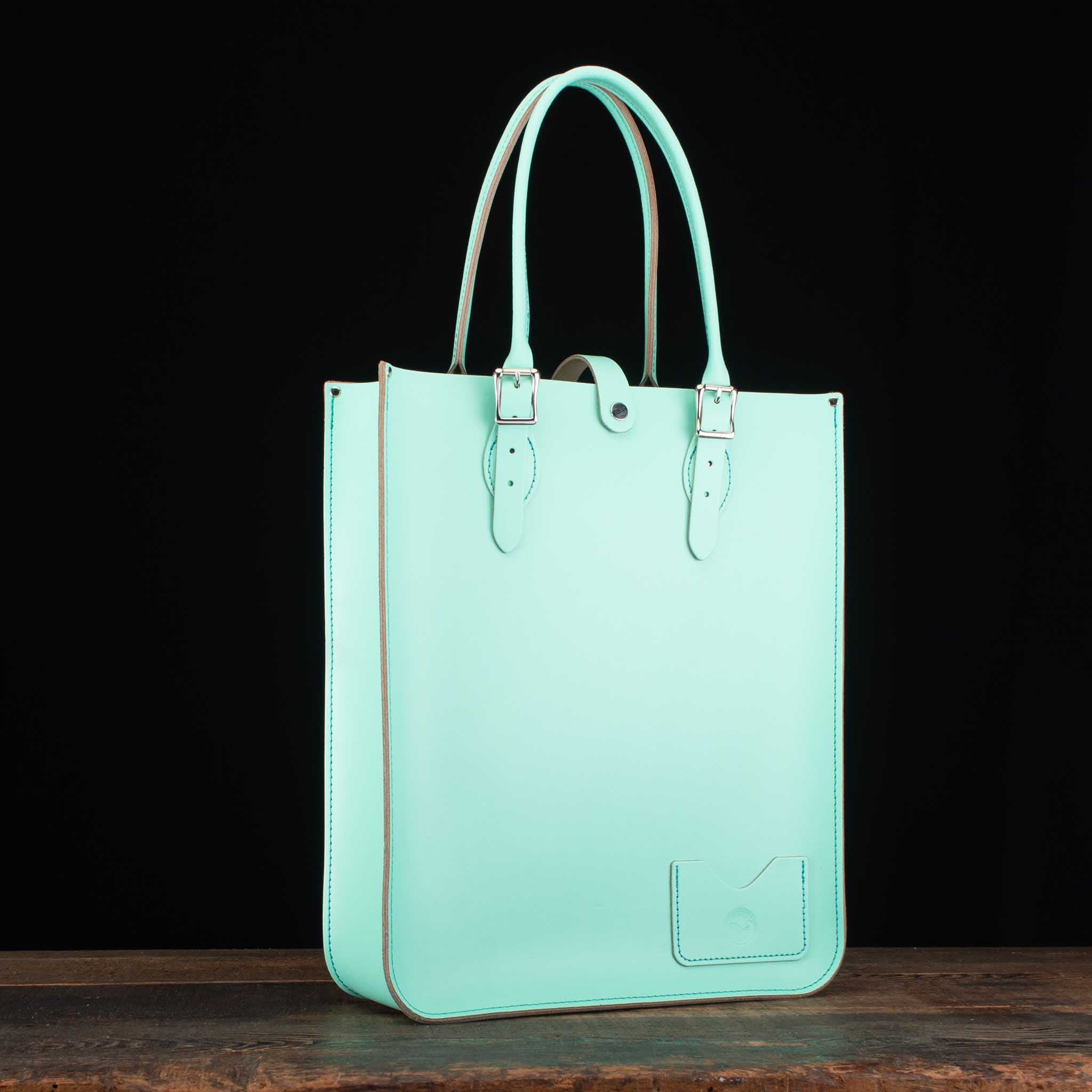 Portrait Tote in Fresh Mint