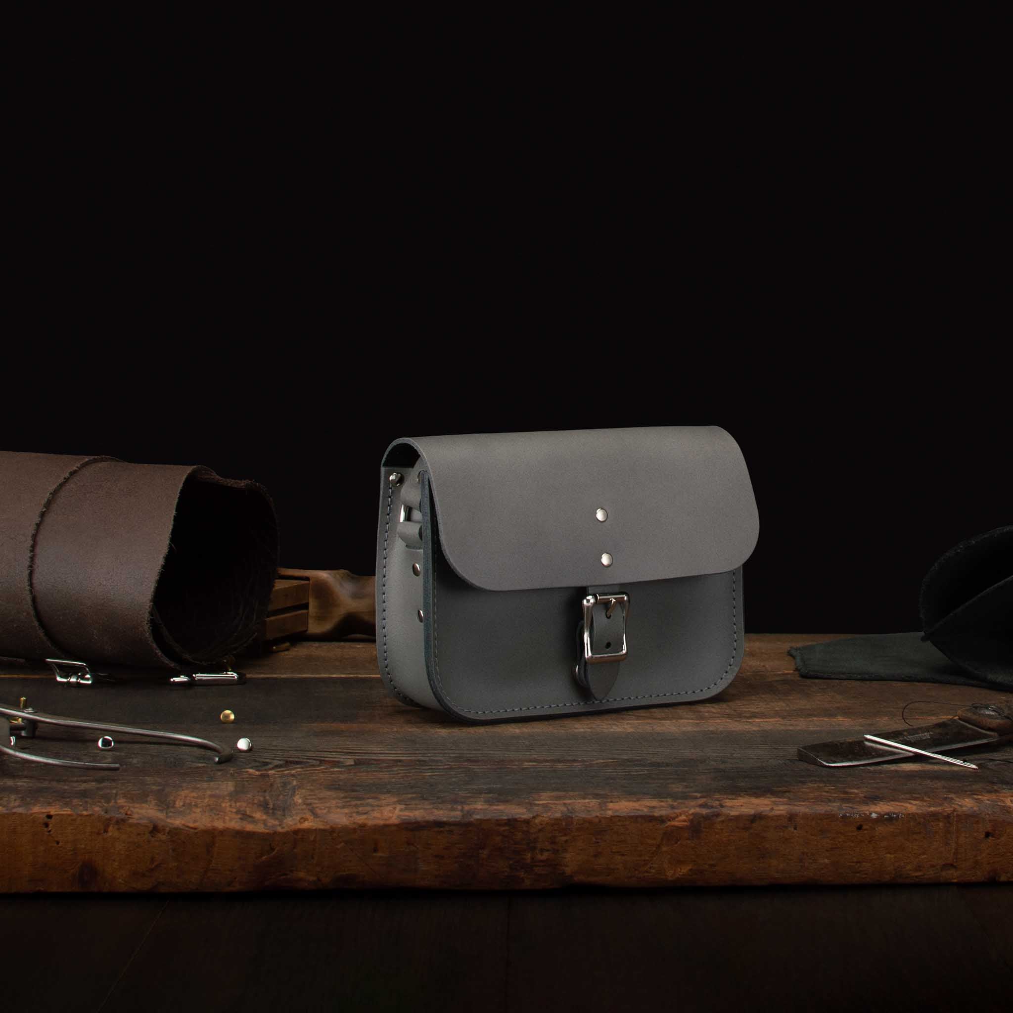 7-inch Hipster, Leather Crossbody, pre-loved and nearly perfect collection